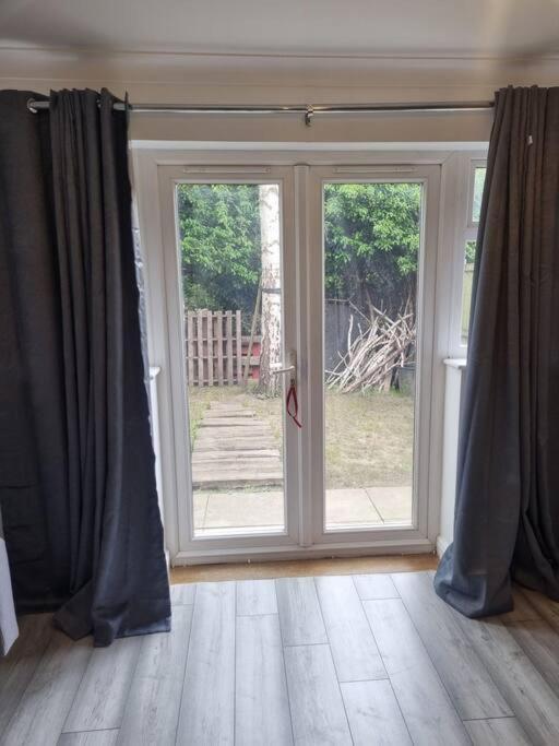 Maidstone Villa 3 Bedroom Free Sports Channels,Parking Sleeps 7 Extérieur photo