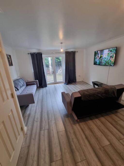 Maidstone Villa 3 Bedroom Free Sports Channels,Parking Sleeps 7 Extérieur photo