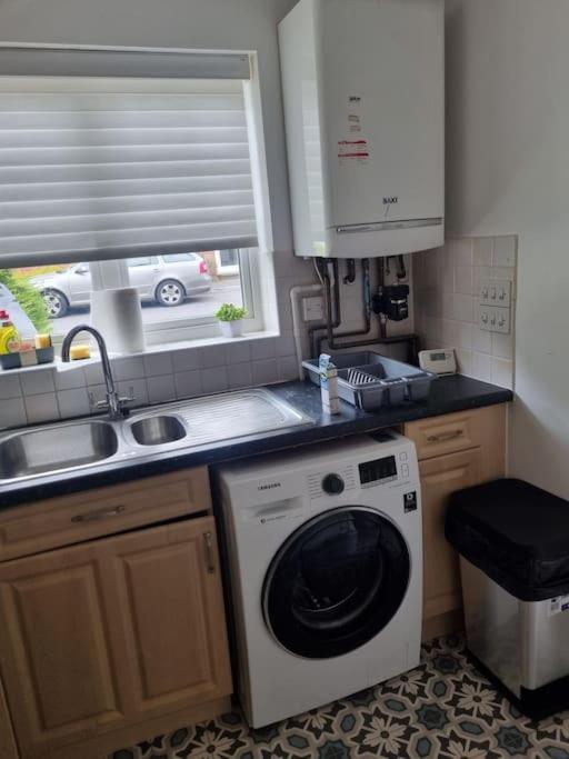 Maidstone Villa 3 Bedroom Free Sports Channels,Parking Sleeps 7 Extérieur photo
