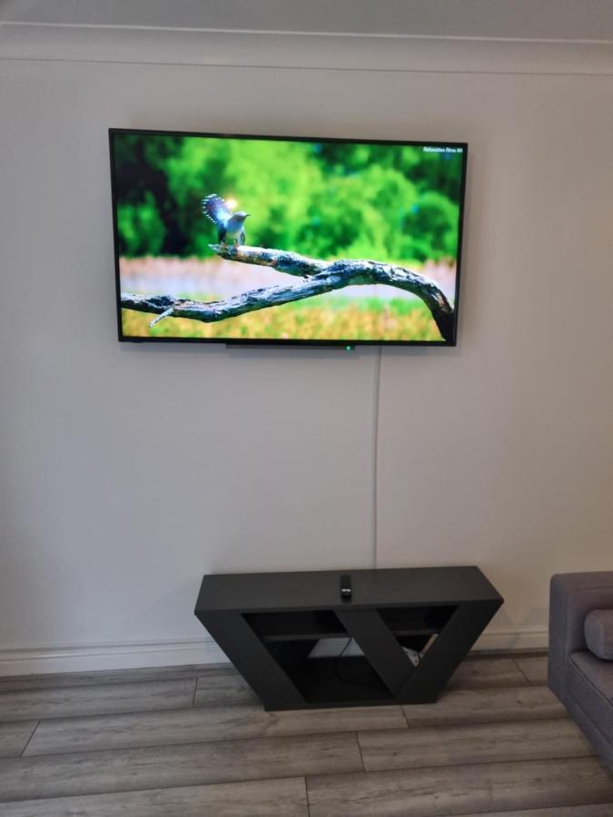 Maidstone Villa 3 Bedroom Free Sports Channels,Parking Sleeps 7 Extérieur photo
