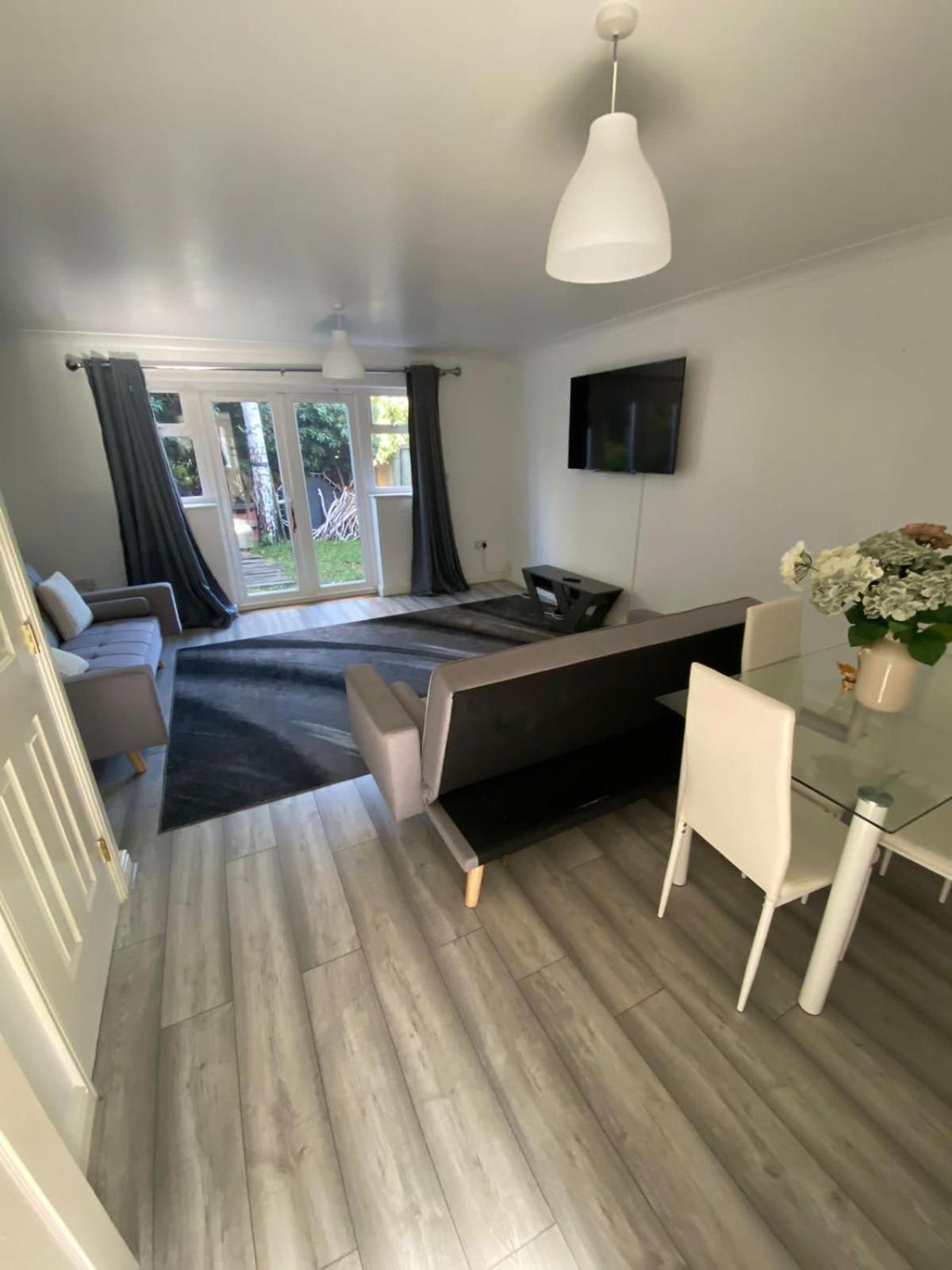 Maidstone Villa 3 Bedroom Free Sports Channels,Parking Sleeps 7 Extérieur photo