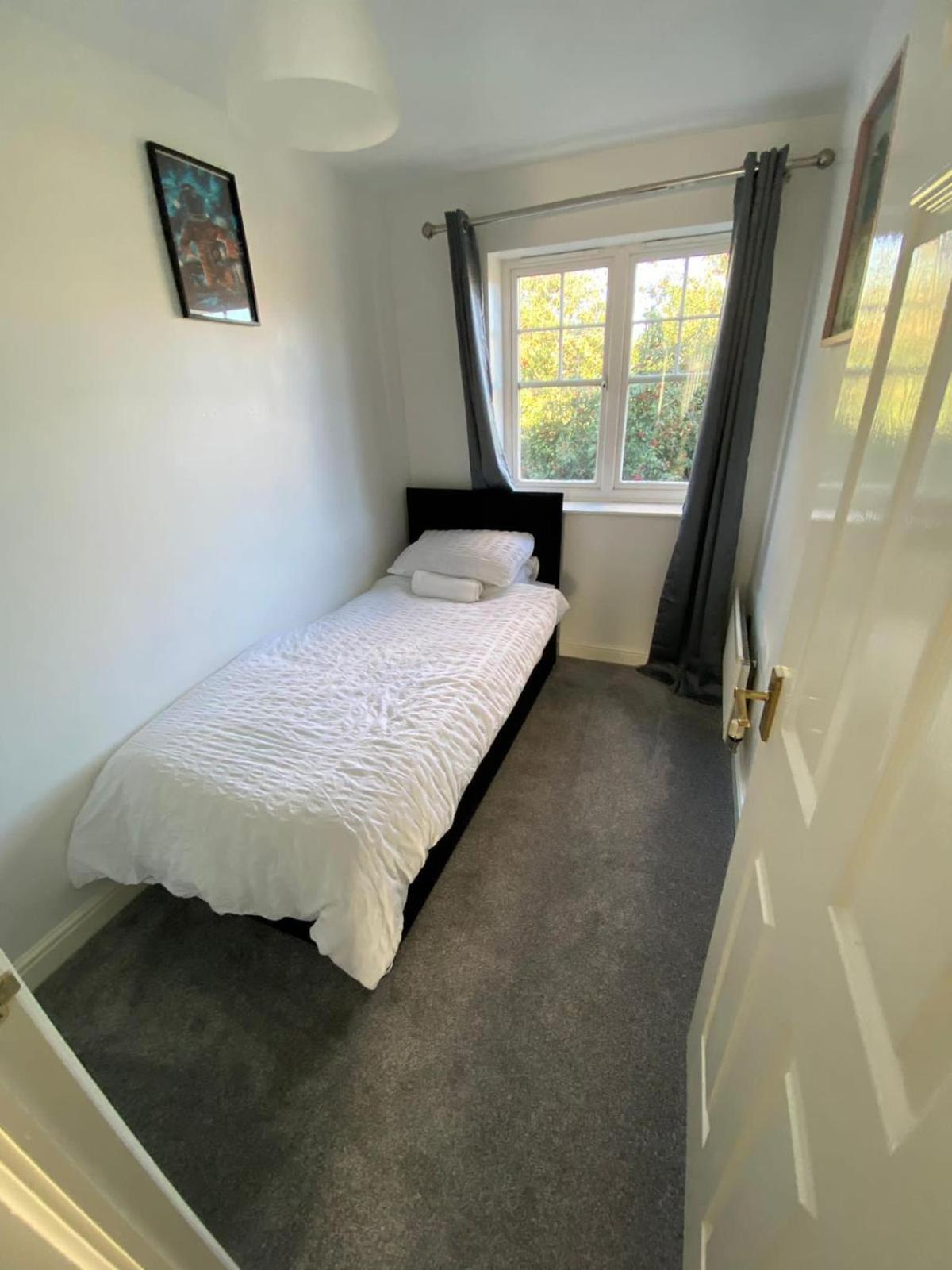 Maidstone Villa 3 Bedroom Free Sports Channels,Parking Sleeps 7 Extérieur photo