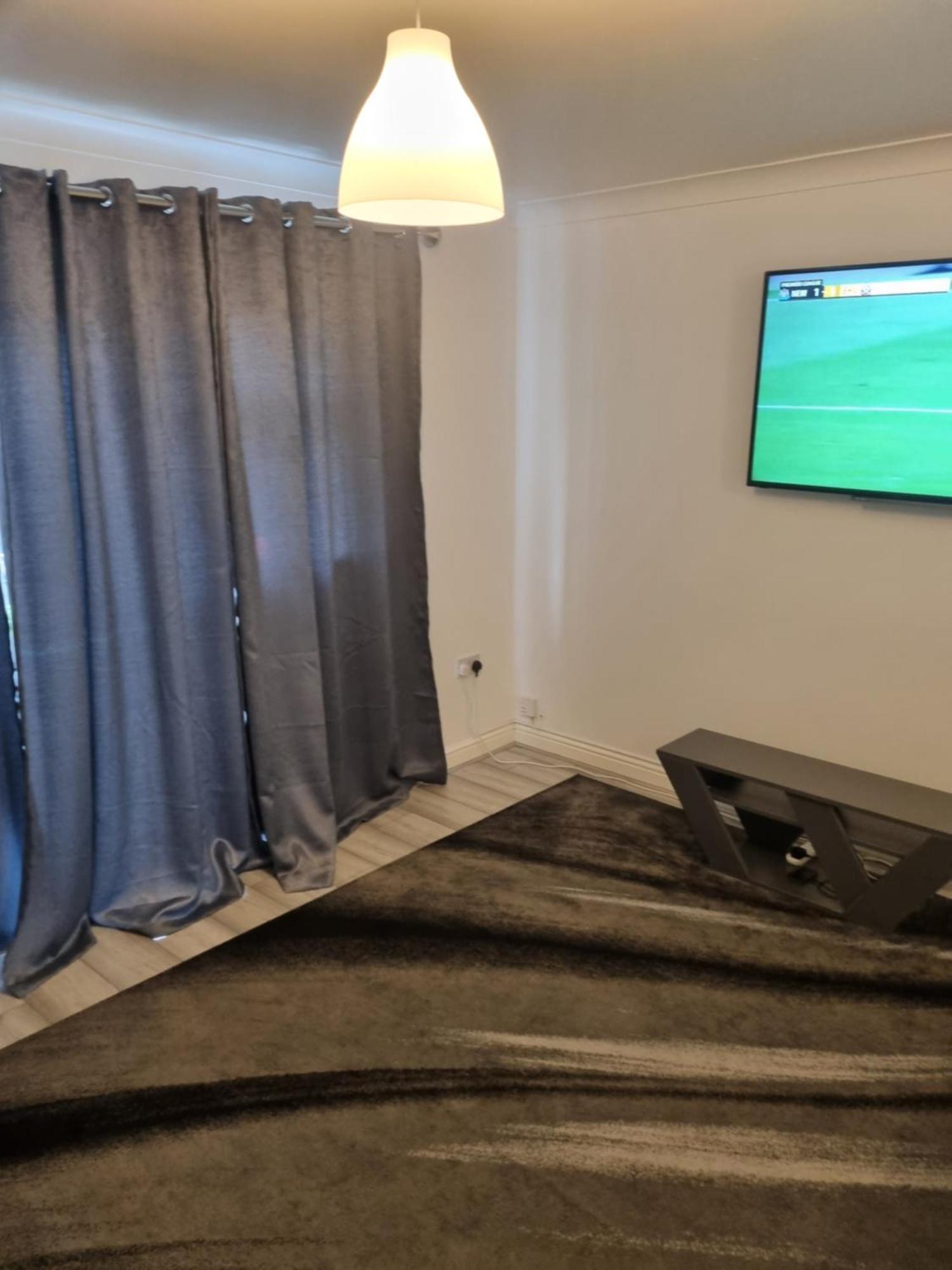 Maidstone Villa 3 Bedroom Free Sports Channels,Parking Sleeps 7 Extérieur photo